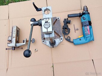 Stojan na vrtačku + svěrák+ příklepová vrtačka Zn.Bosh - 6