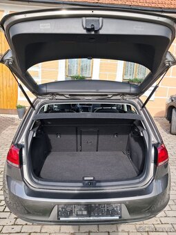 Volkswagen Golf - 6