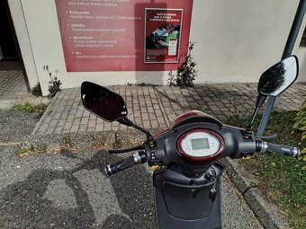 Zánovní Elektroskútr Racceway - 6