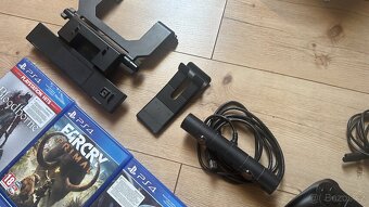 Playstation 4 (500GB) + V2 camera + 6 her - 6