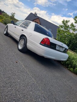 Ford Crown Victoria Police Interceptor - 6