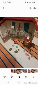 Schleich Velký dům se stájí a příslušenstvím - 6
