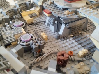 Prodám lego Millennium Falcon 75105 - 6
