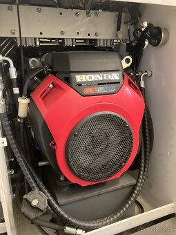 Pásový nakládač smykový motor HONDA 23PS - 6