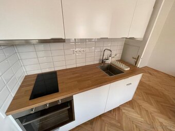 K pronájmu útulný a plně vybavený byt 1+kk o rozloze 30 m² v - 6