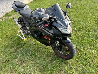Suzuki GSXR 750 - 6