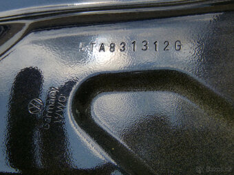 VW Touran výztuha světlo blatník dveře kapota 5TA - 6