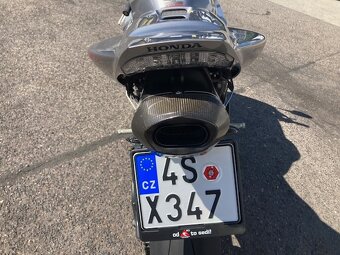 Honda CBR 1000 RR Fireblade 998 ccm 131 kW - 6