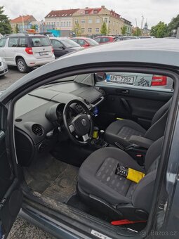 Volkswagen New Beetle - 6