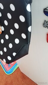 Černá kabelka s puntíky-TOP STAV - 6