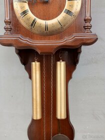 Staré dřevěné zdobené nástěnné závažové mechanické hodiny - 6