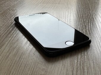 Apple iPhone SE 2020 (2. Gen) 64Gb - Černý - 6