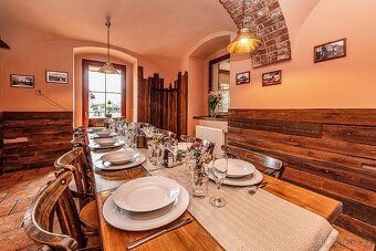 Prodej zavedeného motorestu s ubytováním, sálem a prodejnou - 6