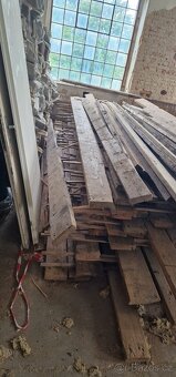 Dřevo různých rozměrů - 6