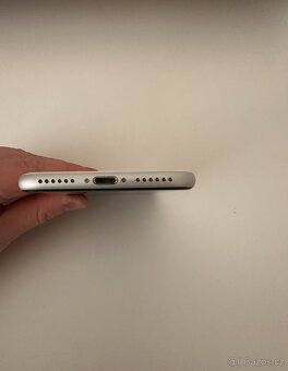 Apple iPhone SE 2020, 64 GB, Bílý – SUPER STAV - 6