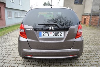 Honda Jazz 1.339 i-VTEC 73kw rok 2013 - 6
