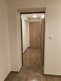 Pronájem ateliéru k bydlení 1+1, 25 m2 - 6
