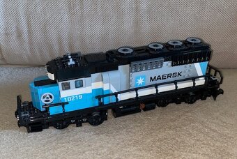 LEGO 10219 - Maersk Container Train - 6