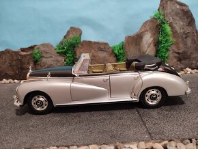 prodám model 1:18 mercedes benz 300C cabrio - 6