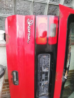 VW Sharan před facelift, zadní dveře červené - 6