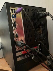Herní stolní PC Micro ATX case + 22" LCD, klávesnice, myš - 6