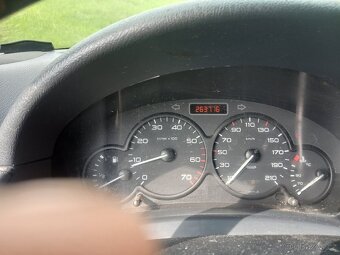 Citroen berlingo 1.6 hdi rok 2010 - 6