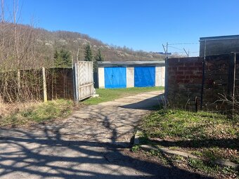 Řadová zděná garáž v Motole v OV - 6