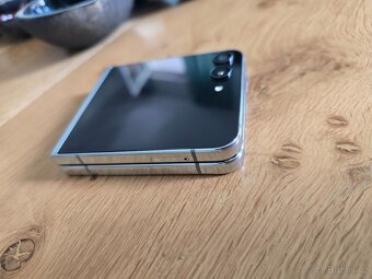 Samsung Galaxy Z Flip5 512GB - 6