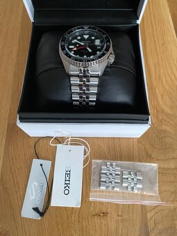 Seiko 5 GMT - 6