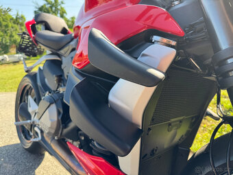 Ducati Streetfighter V2 - 6