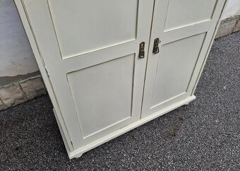 STAROŽITNÁ PŮLENÁ ŠATNÍ SKŘÍN PO CELKOVÉ RENOVACI - 6