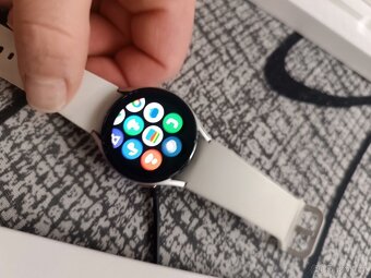Samsung Galaxy Watch 4 stříbrné - 6
