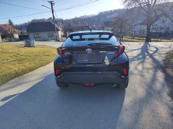 Toyota C-HR 1.8 Hybrid E-CVT rok 2021 - 6