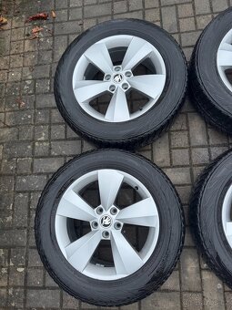 ORIGINÁL Alu Škoda NANUQ R17, 5x112 - ZIMNÍ PNEU - 6
