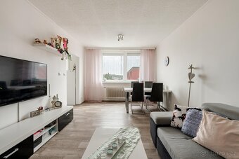 Prodej prostorného bytu 3+1 v OV po kompletní rekonstrukci - 6