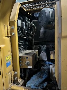 Pásový bagr Caterpillar 311F - 6