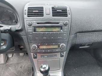 Toyota Avensis, 1,8 16V 108kW   AUTO A/C   VÝHŘEV - 6