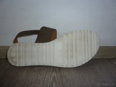 Dámské zeleno-stříbrné sandálky zn. Baťa, vel. 39 - 6