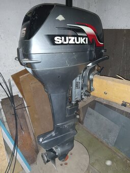 Prodám dvoutaktní motor Suzuki DT 15 + člun - 6