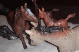 43.Schleich Hanoverská klisna, její hříbě a hříbě Percheróna - 6
