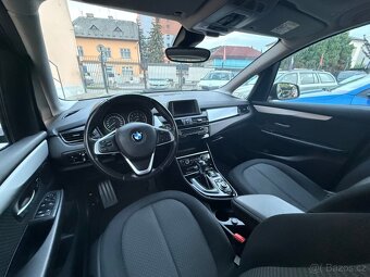 BMW 218i Automat Málo najeto - 6