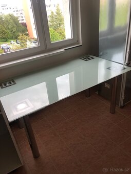 Stůl s židlemi. - 6