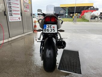 Yamaha FZ1 - 6