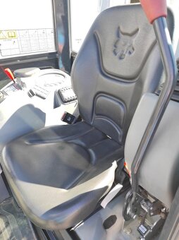 Minibagr Bobcat E20Z Dlouhé rameno - 6