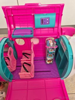 Nabízím Barbie letadlo a sanitku - 6