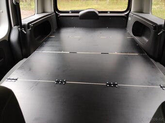 Obytná vestavba do VW Caddy - 6