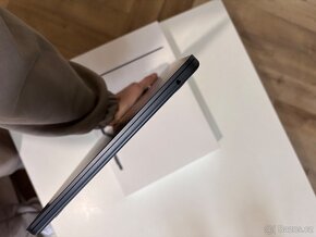MacBook Air 13.6” (2022) - 8 GB RAM, 512 GB SSD, téměř nový - 6