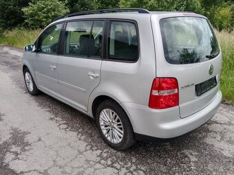 Volkswagen Touran 7 míst - 6