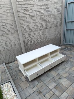 Prodám TV stolek IKEA Liatorp - 6