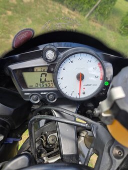 Yamaha R6 - 6